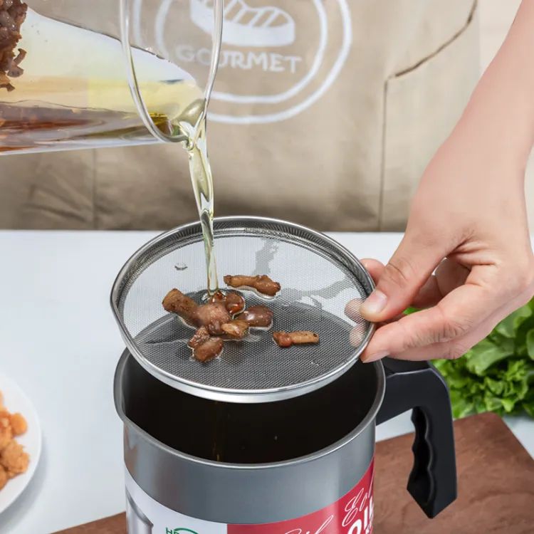 Easy Kitchen Oil Filter Pot Oil Strainer Pot Stainless Steel Grease Strainer Oil Storage Pot Oil Container Stainless Steel Oiler Tank Container Grease Keeper with Filter Dust Lid Non slip Handle for Frying Oil and Cooking Grease
